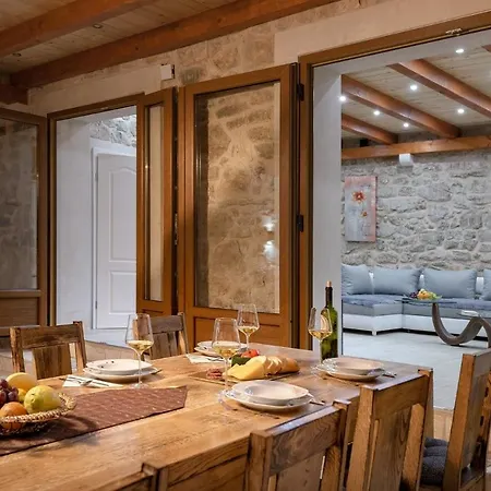 فيلة Ploca On Hvar With A Private Heated Pool