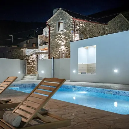 Ploca On Hvar With A Private Heated Pool فيلة