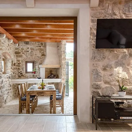 Ploca On Hvar With A Private Heated Pool فيلة *