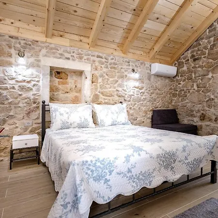 Ploca On Hvar With A Private Heated Pool فيلة
